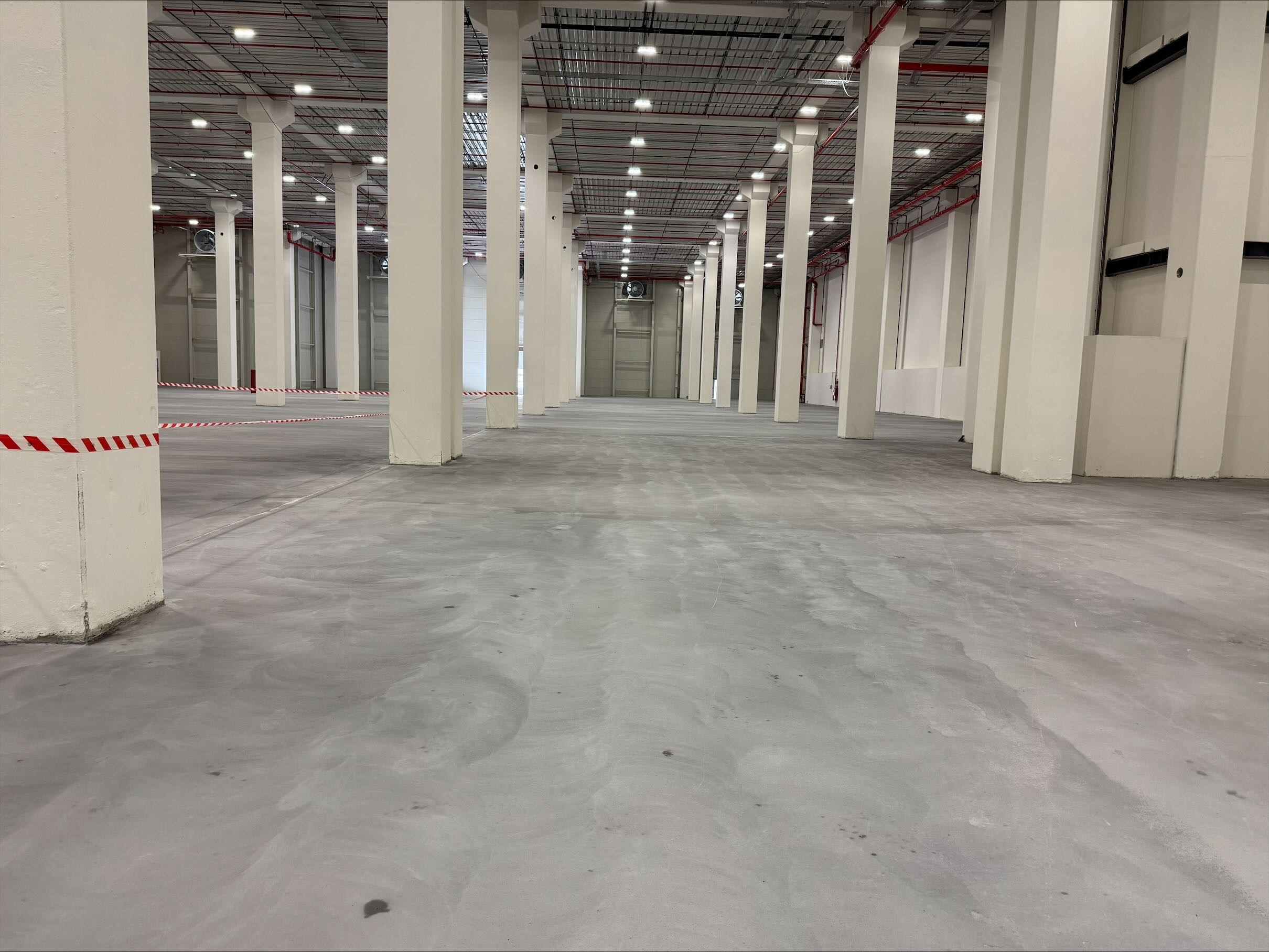 new concrete flooring in warehouse in Turkey