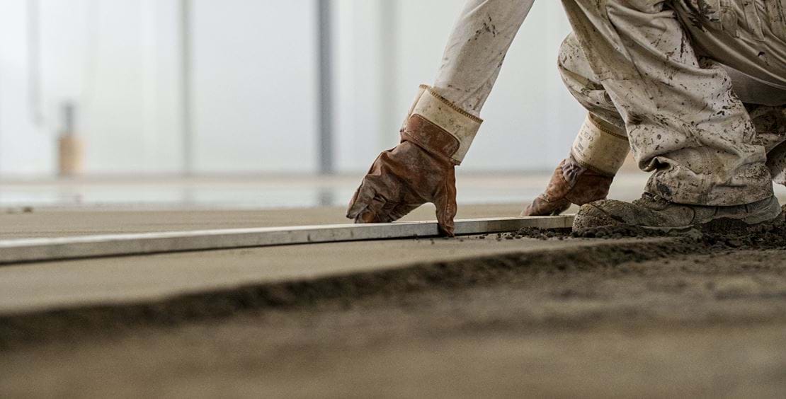 Teqplan planeras och mäts för lagergolv