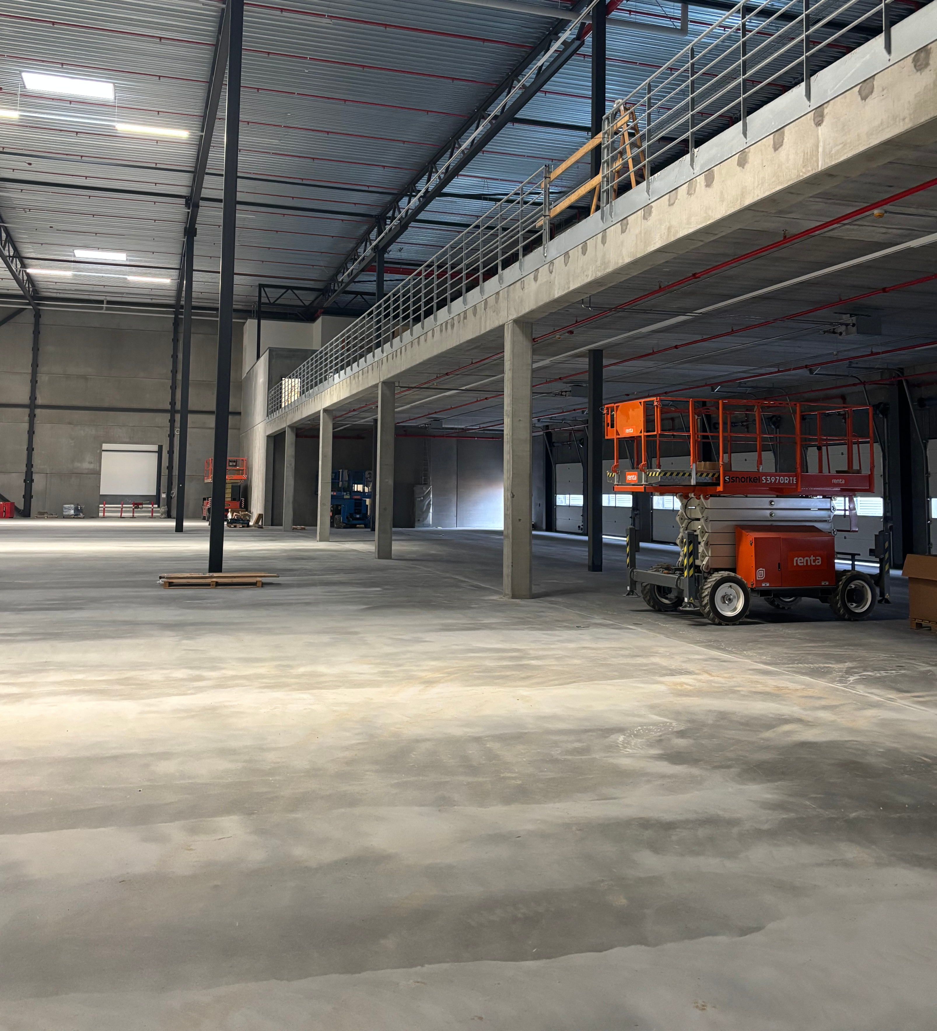 Finished concrete flooring in warehouse facilities. base and wear layer. high-bay warehouse. Narrow aisle warehouse. 
